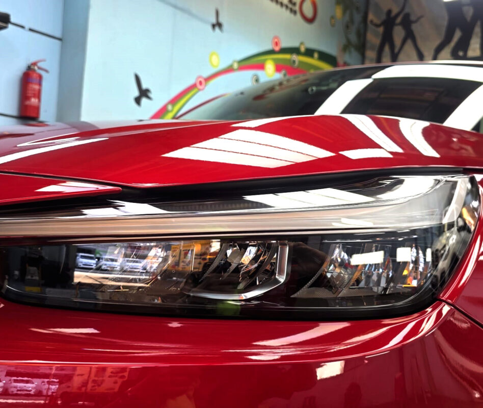 Glossy bodywork of the Honda HR-V after coating.