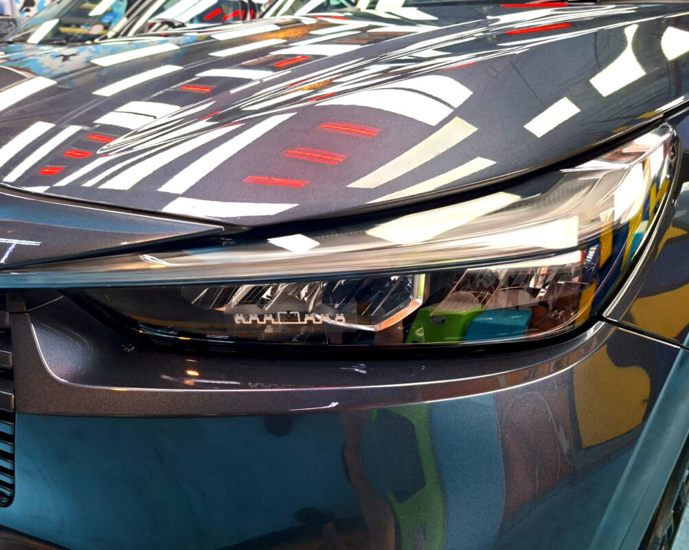 Glossy bodywork of the Honda HR-V after coating.