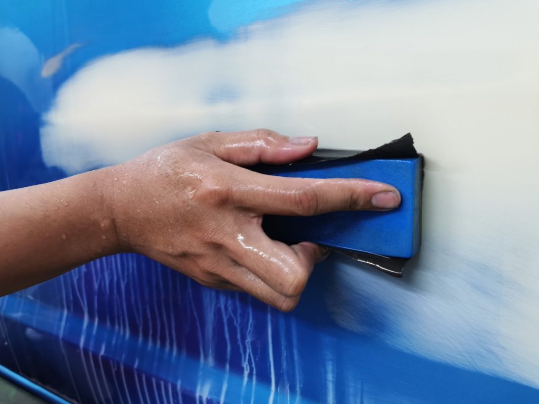 Continued wet-sanding on the Honda Jazz to smooth the bodywork.