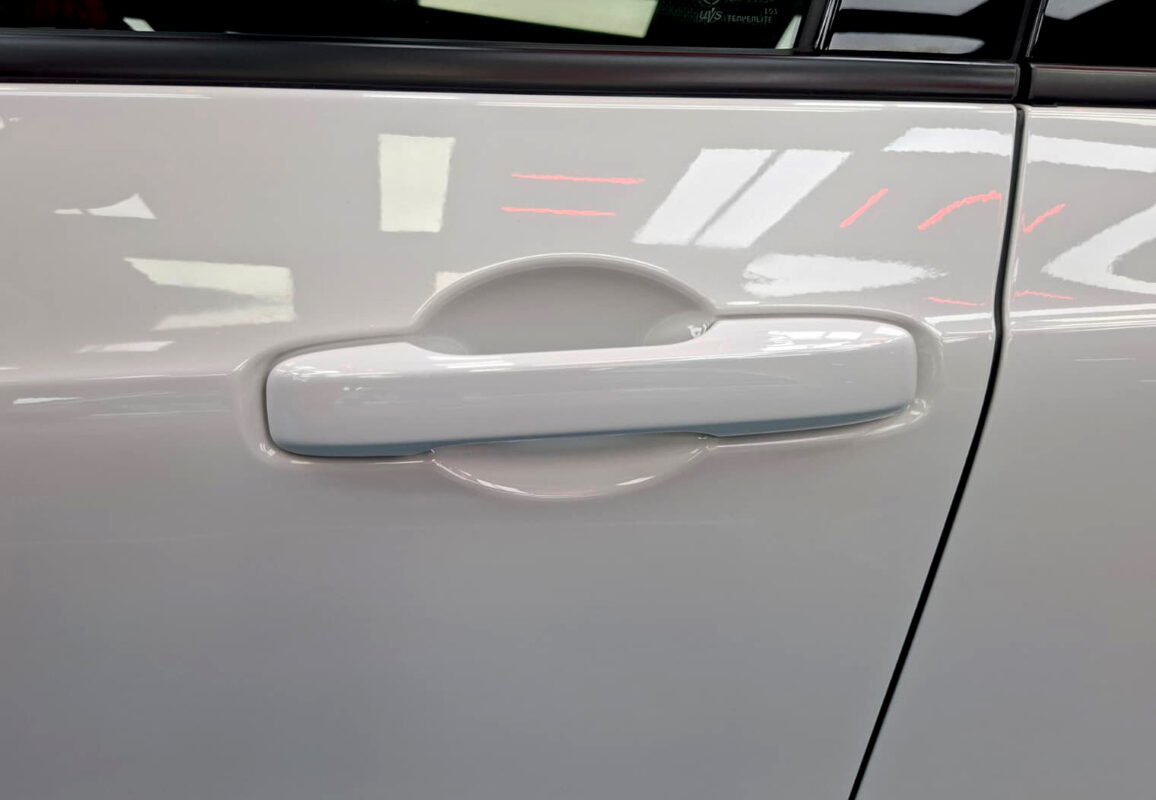 The coated paintwork of the Honda Jazz, clean and sharp.