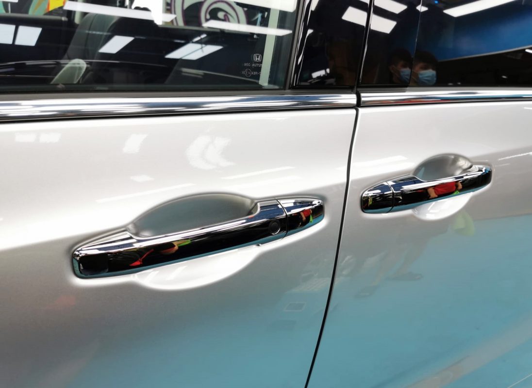Front three-quarter view of the Honda Odyssey after coating.