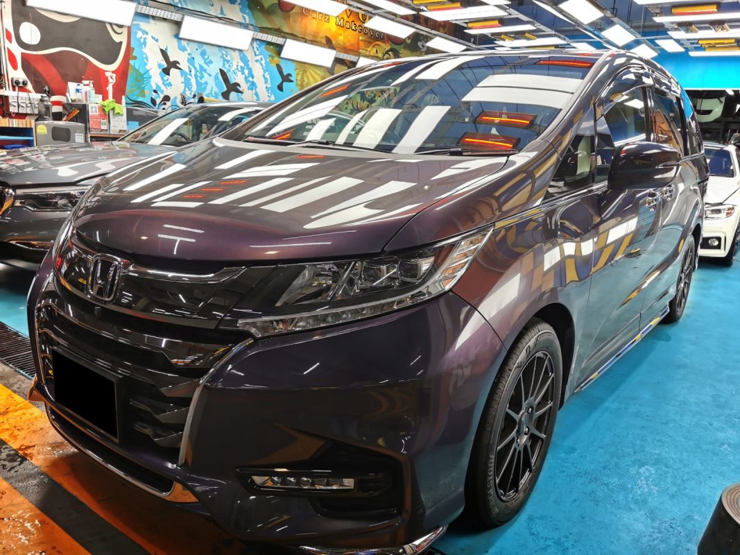 The Honda Odyssey as it arrived at Revol Carz before the respray.