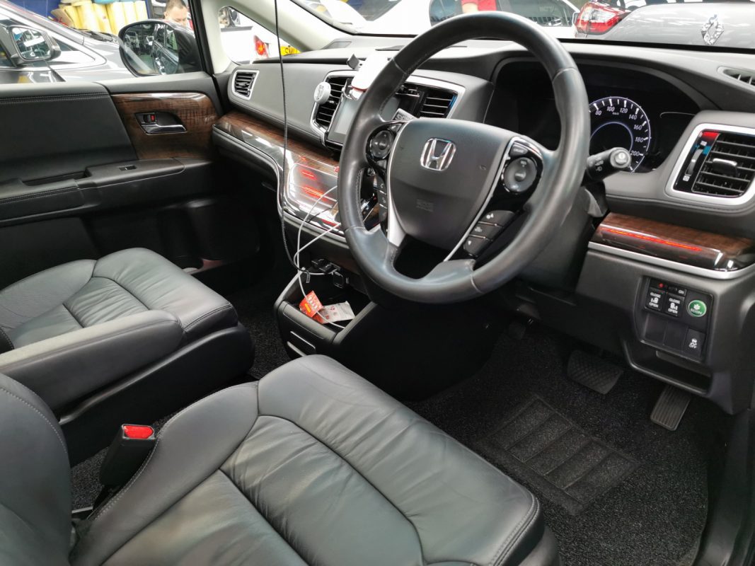Honda Odyssey, fully resprayed at Revol Carz.