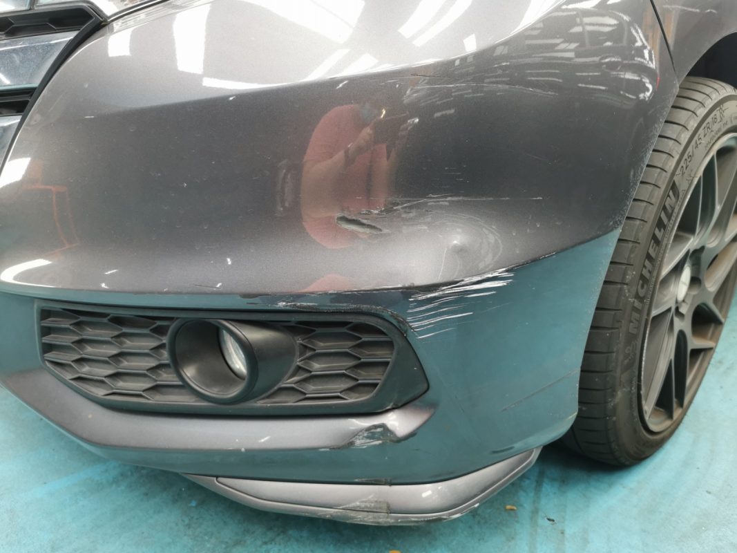Dents and scratches on the Odyssey at intake.