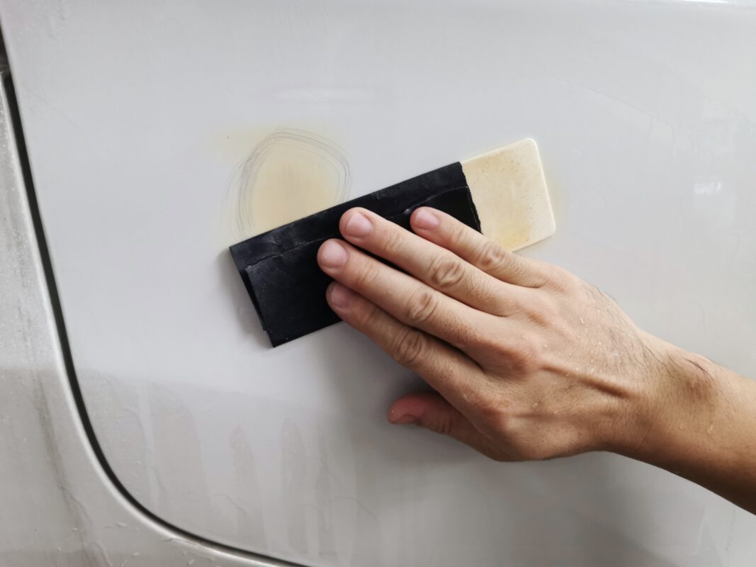 Masking tape applied along a panel edge on the Honda Odyssey.