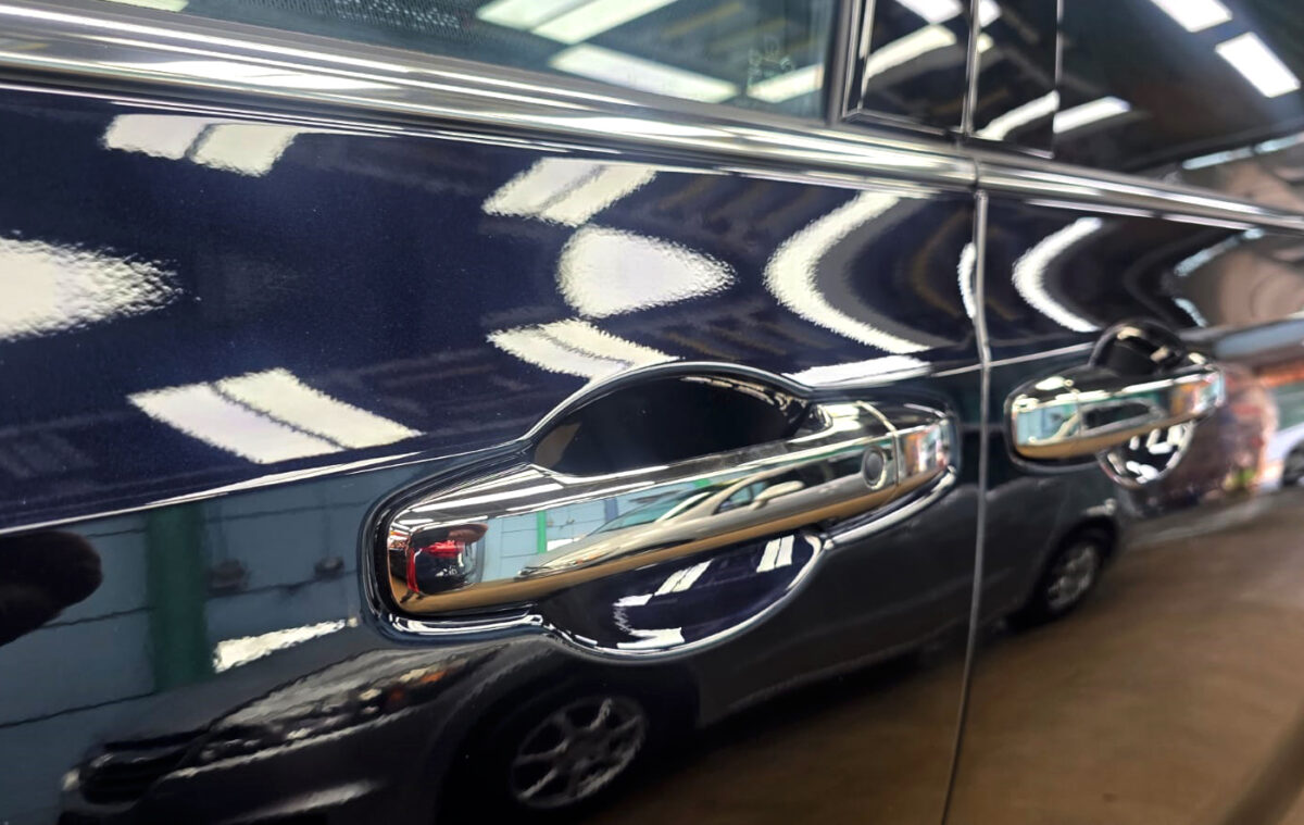 The coated paintwork of the Honda Odyssey, clean and sharp.