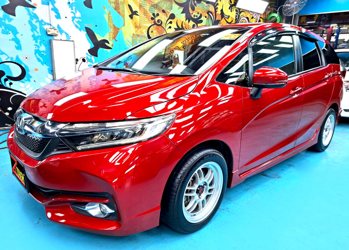 Honda Shuttle, glossy after its ZeTough Titanium coating.