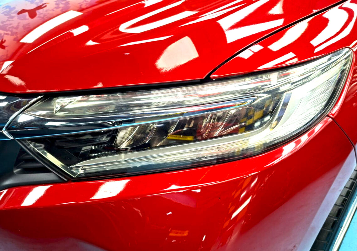 Glossy bodywork of the Honda Shuttle after coating.