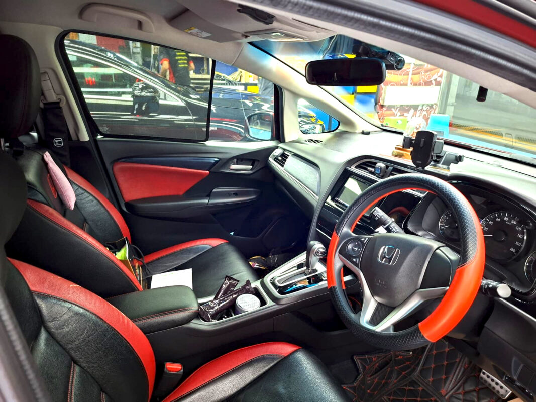 The Honda Shuttle's protected, high-gloss finish.