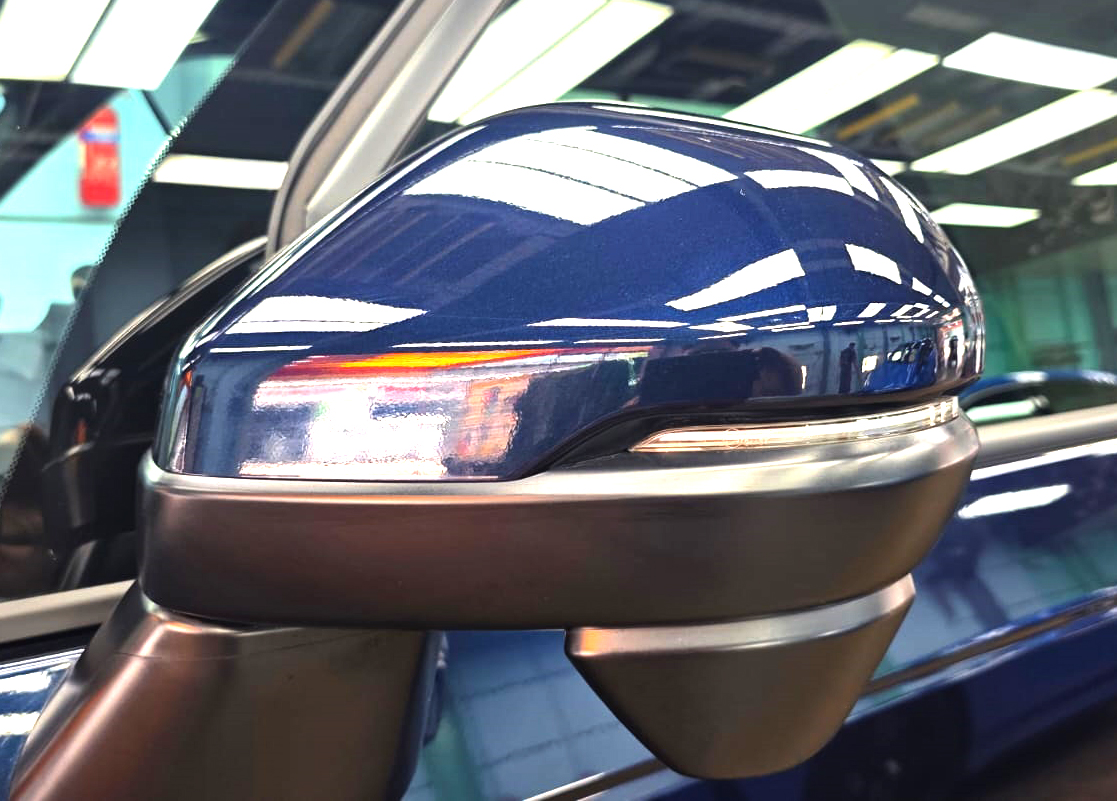Side panel of the Honda Stepwagon with the titanium finish locked in.