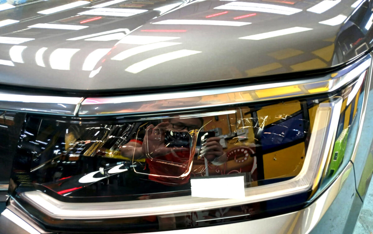 The Stepwagon's coated paintwork showing clean reflections.