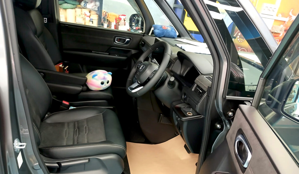 Front three-quarter view of the Honda Stepwagon after coating.