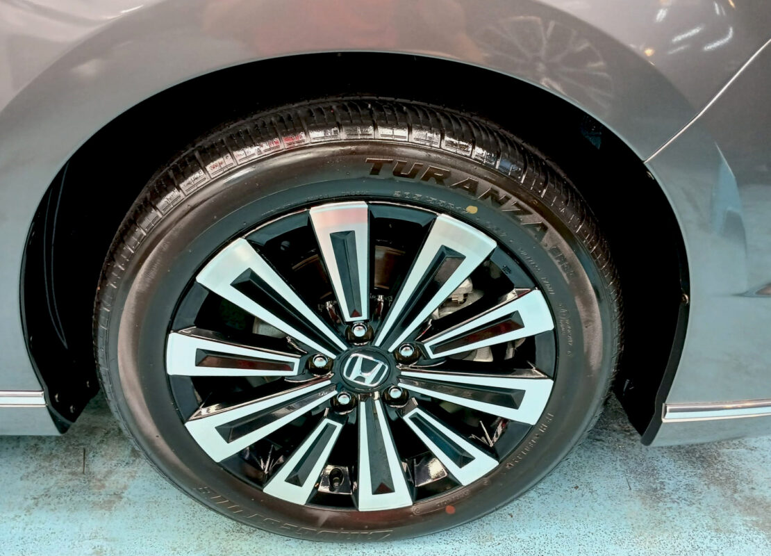 Rear quarter of the Honda Stepwagon, glossy and protected.