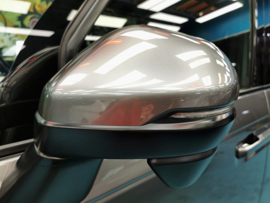 Side panel of the Honda Stepwagon Spada with the ceramic finish locked in.