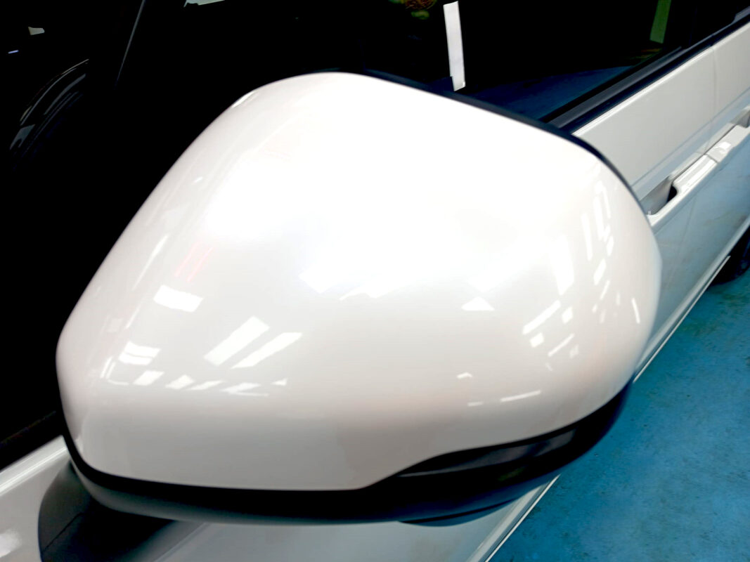 Side panel of the Honda Stepwagon with the ceramic finish locked in.