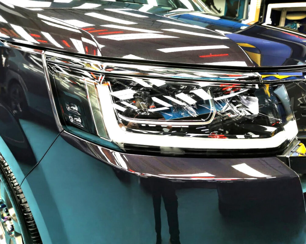 Glossy bodywork of the Honda Stepwagon after coating.
