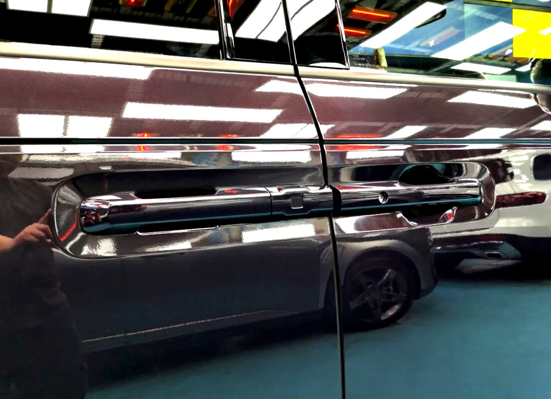 The coated paintwork of the Honda Stepwagon, clean and sharp.