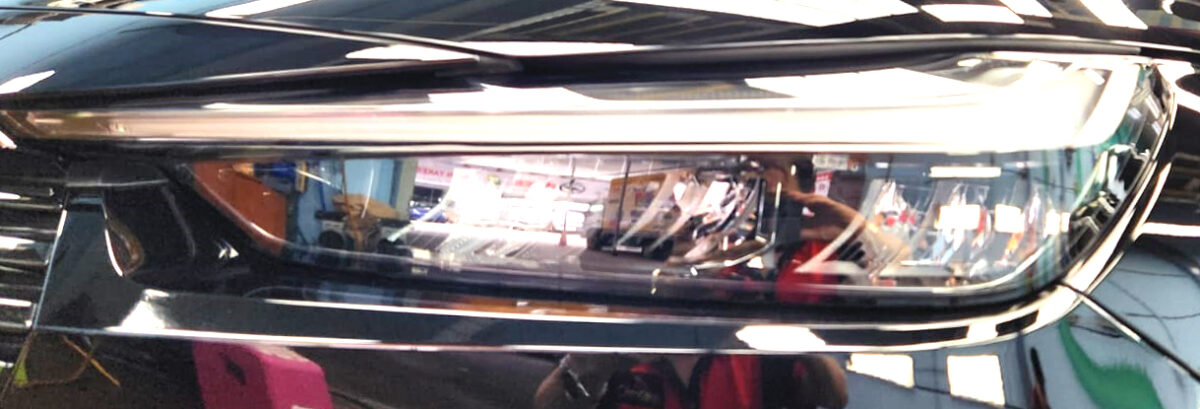The Vezel's coated paintwork showing clean reflections.
