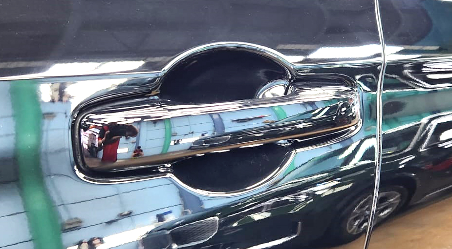 Front three-quarter view of the Honda Vezel after coating.