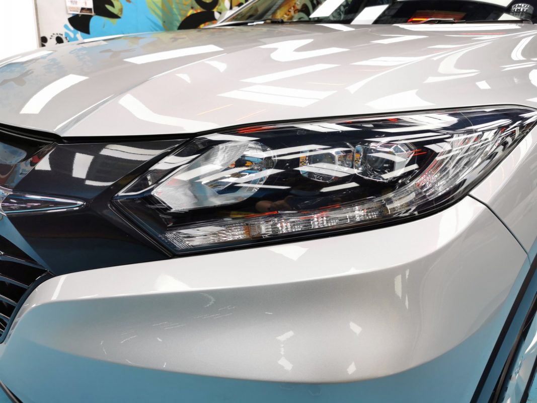 A finished body detail of the resprayed Vezel.