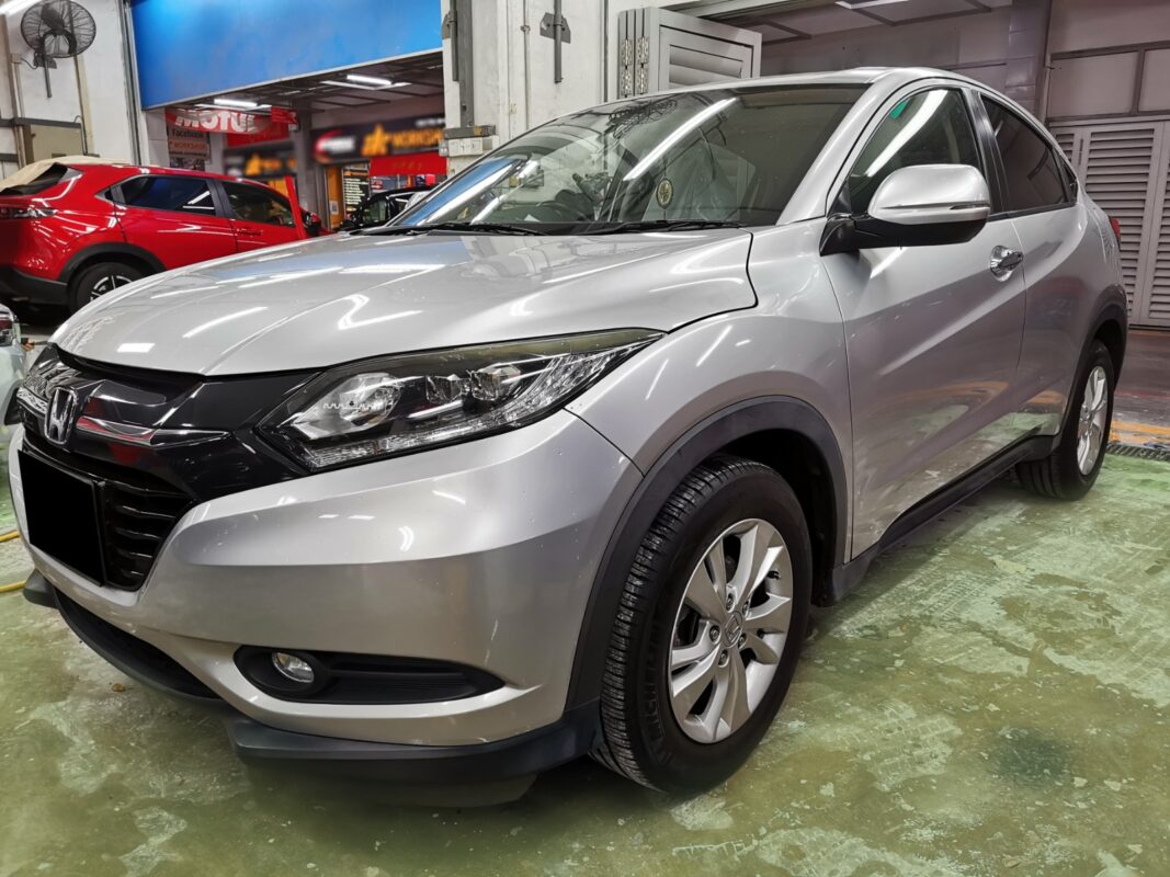 Honda Vezel side view as it arrives at Revol Carz, paint peeling and scratches visible.