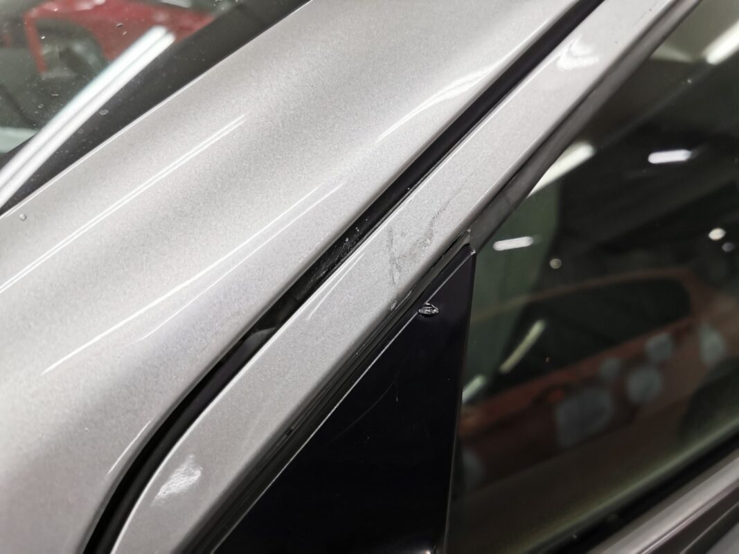 Close-up of the Honda Vezel's damaged paintwork before the respray.