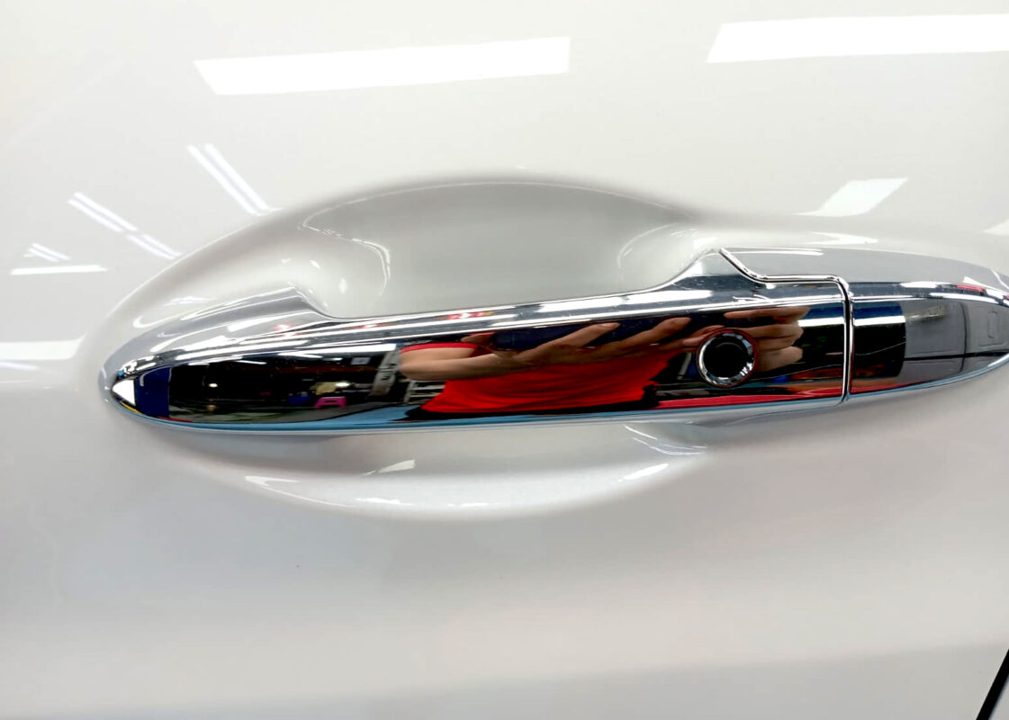 Front three-quarter view of the Honda Vezel after coating.