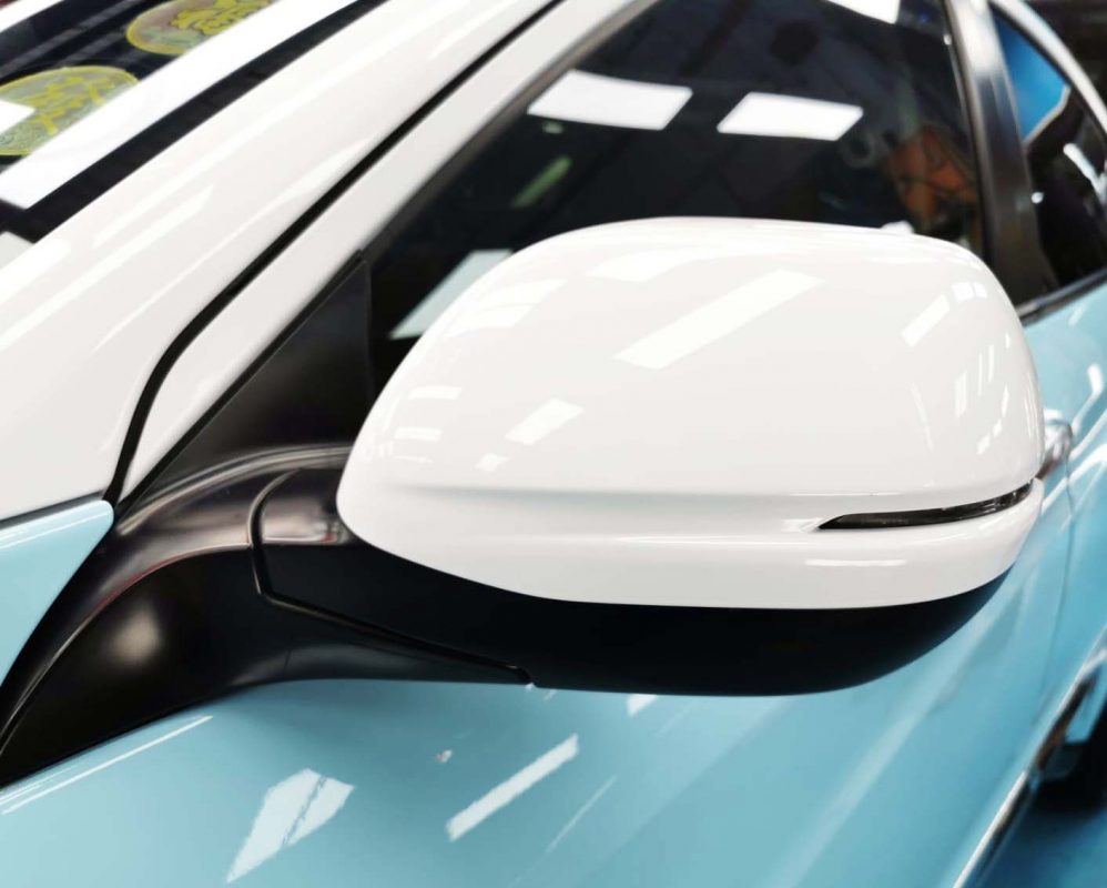 Side panel of the Honda Vezel with the titanium finish locked in.