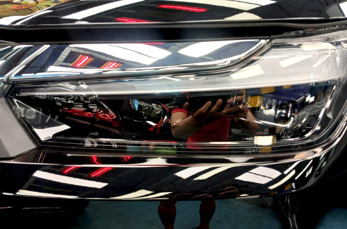 The WR-V's coated paintwork showing clean reflections.