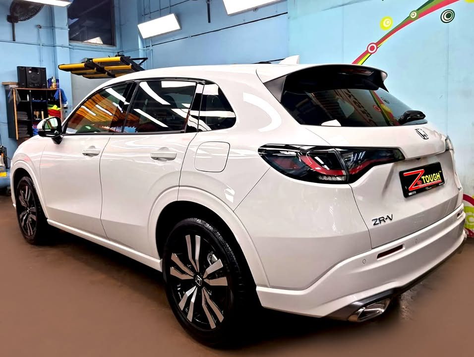 Rear three-quarter view of the white Honda ZR-V in the workshop.