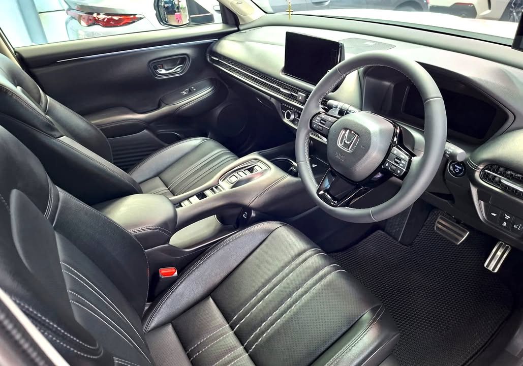 Honda ZR-V cabin with black leather seats and dashboard screen.