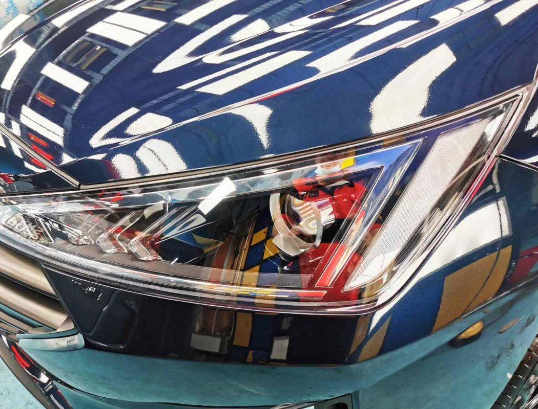 The Avante's coated paintwork showing clean reflections.