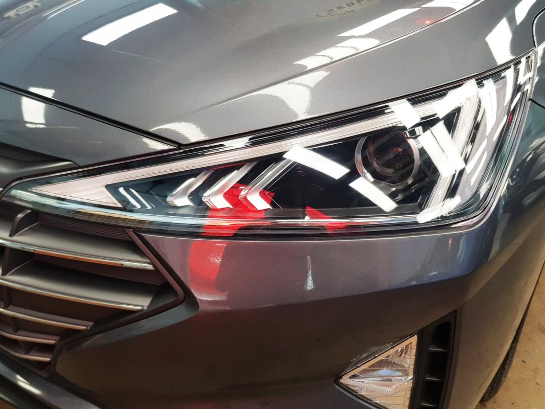 The Avante's coated paintwork showing clean reflections.