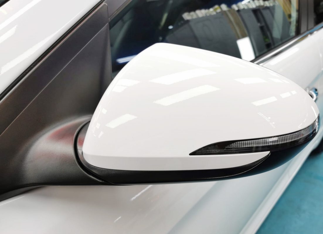 Side panel of the Hyundai AD Avante with the ceramic finish locked in.