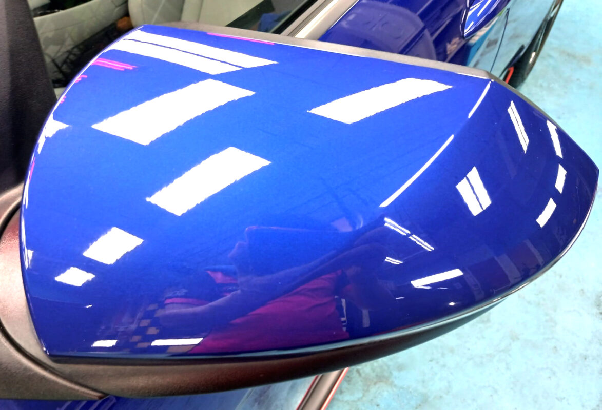 Side panel of the Hyundai Avante with the titanium finish locked in.