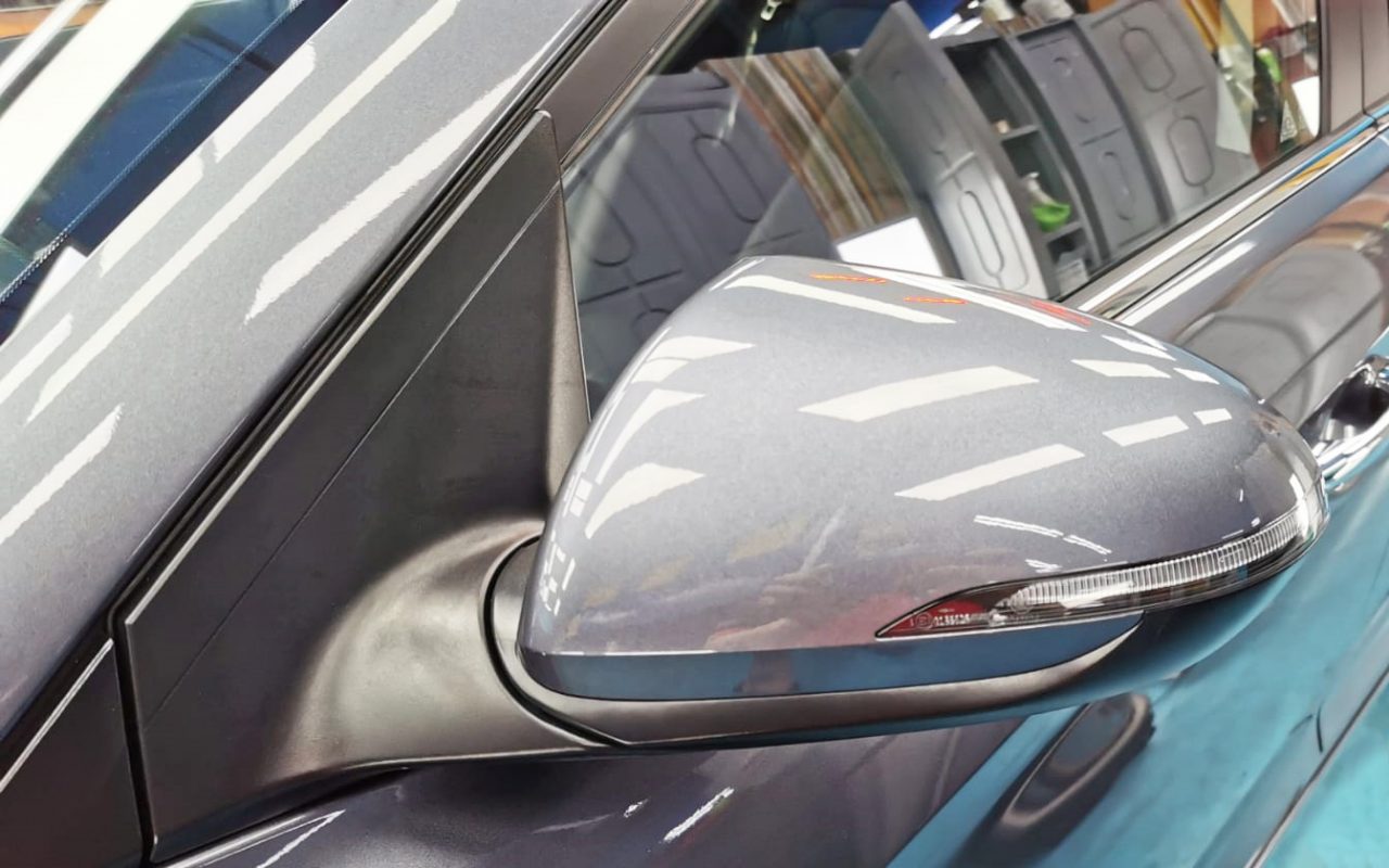 Side panel of the Hyundai Avante with the titanium finish locked in.