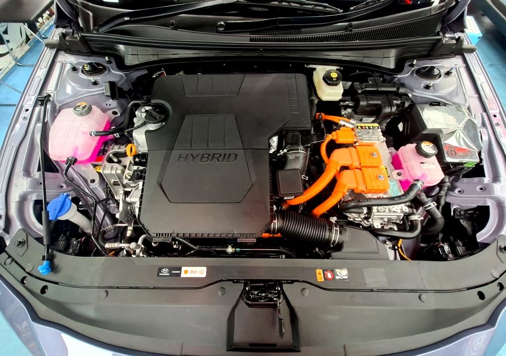 Engine bay of the Hyundai Avante with the hybrid engine cover.