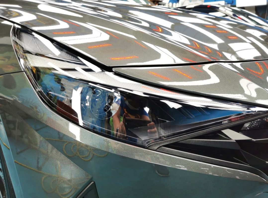 The Avante's coated paintwork showing clean reflections.