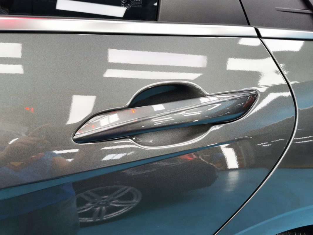 Rear quarter of the Avante, glossy and protected.