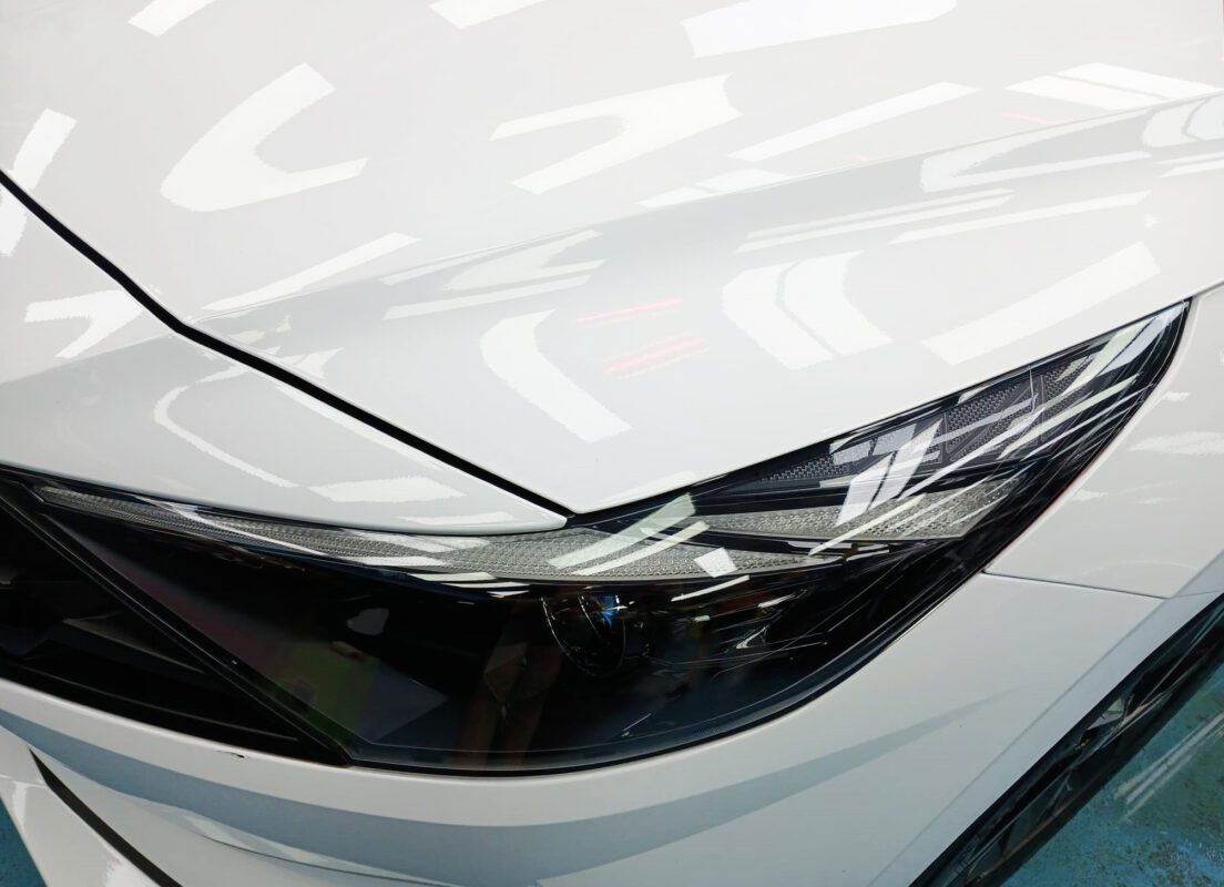 The Avante's coated paintwork showing clean reflections.