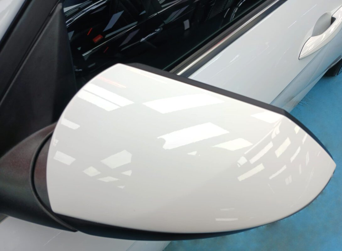 Side panel of the Hyundai CN7 Avante with the titanium finish locked in.