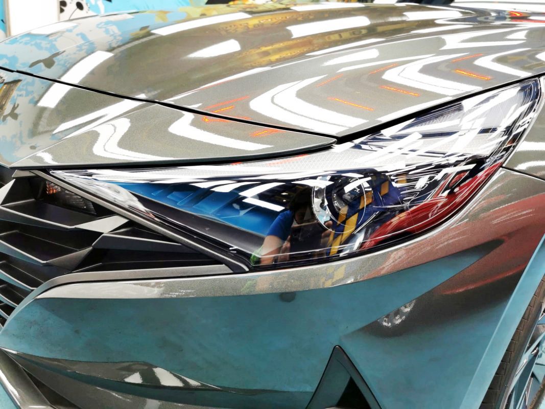 The CN7 Avante's coated paintwork showing clean reflections.