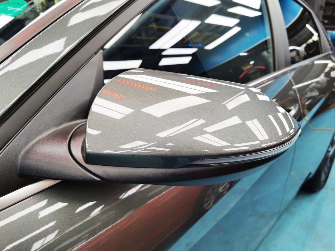 Side panel of the CN7 Avante with the ceramic finish locked in.