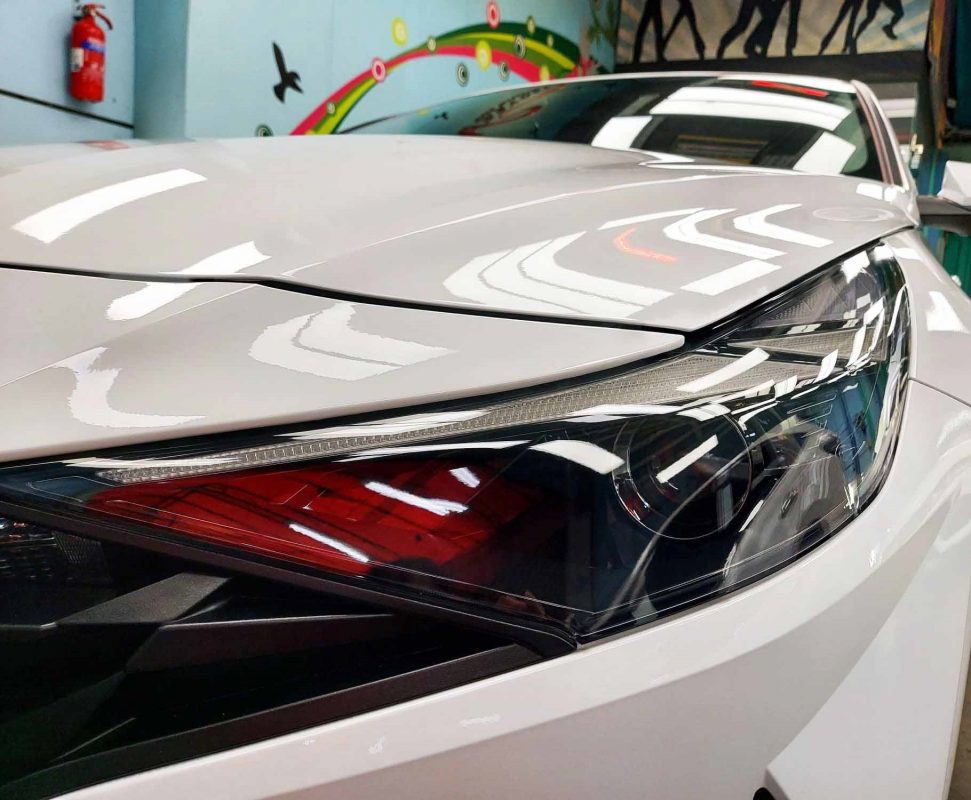The CN7 Avante's coated paintwork showing clean reflections.