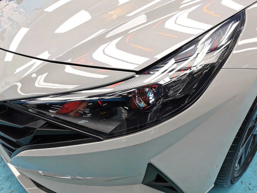 The Avante's coated paintwork holding clean reflections.