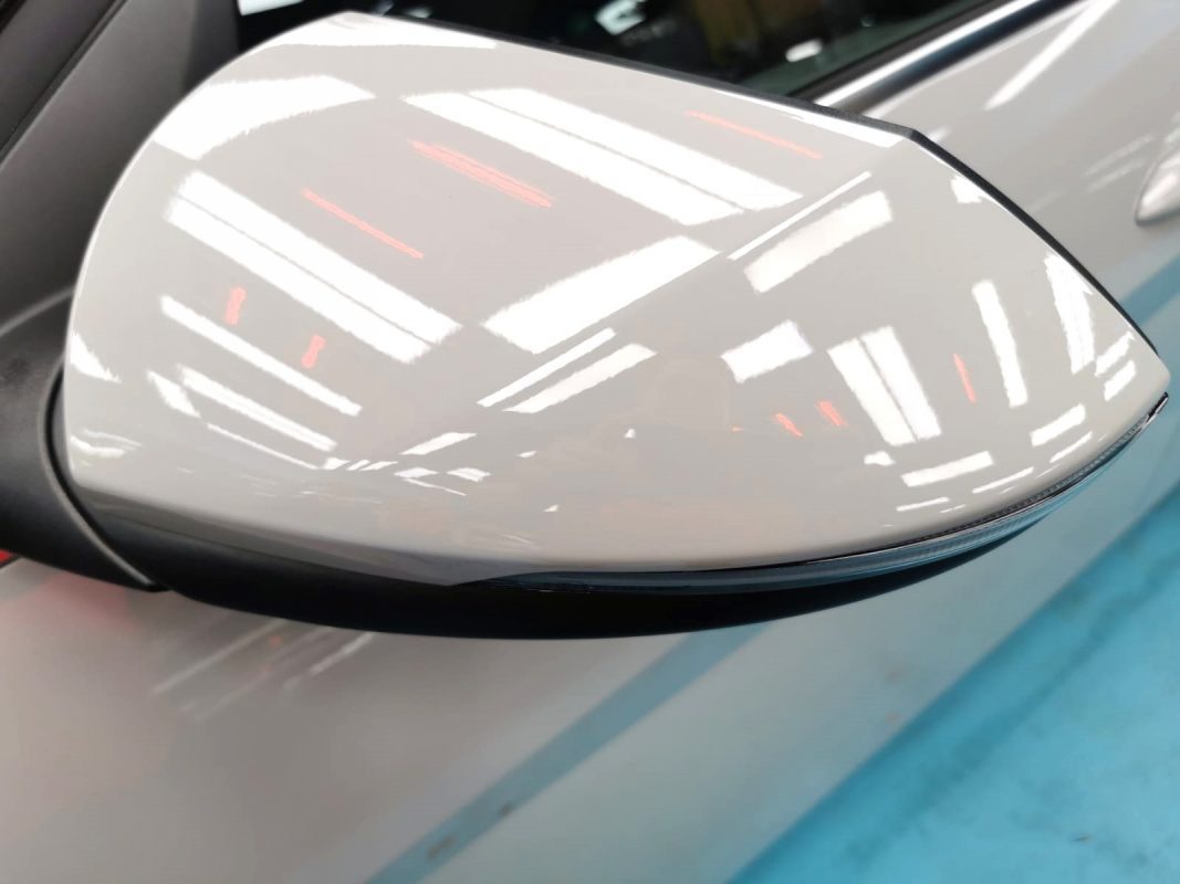 Side panel of the Hyundai CN7 Avante with the ceramic finish locked in.