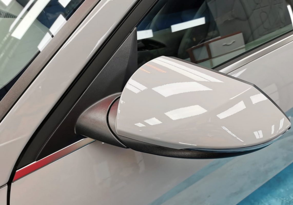 Side panel of the Hyundai CN7 Avante with the titanium finish locked in.