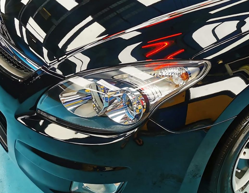 The i30's coated paintwork showing clean reflections.