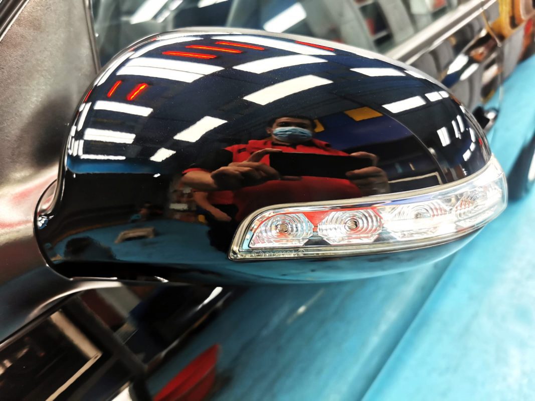 Side panel of the Hyundai FD i30 with the ceramic finish locked in.