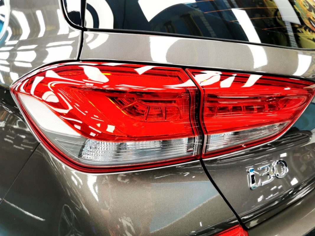 Coated bonnet of the Hyundai i30 under workshop lighting.